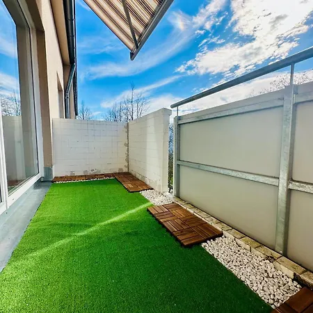 Moderne Im Zentrum Mit Balkon Und Netflix - 90 Qm شقة *