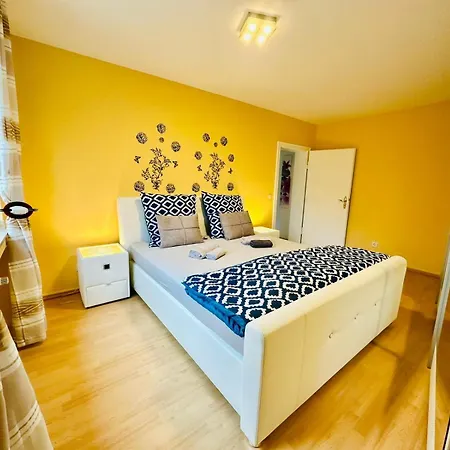 Moderne Im Zentrum Mit Balkon Und Netflix - 90 Qm Apartment Aachen