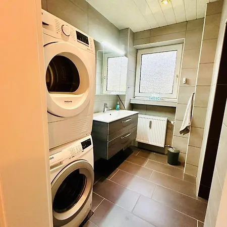 Moderne Im Zentrum Mit Balkon Und Netflix - 90 Qm شقة