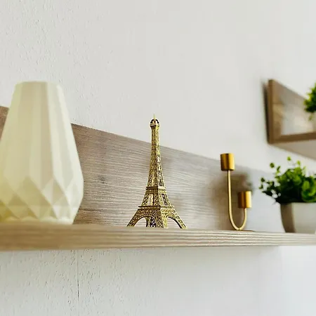 Moderne Im Zentrum Mit Balkon Und Netflix - 90 Qm Apartment