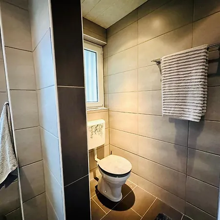 Moderne Im Zentrum Mit Balkon Und Netflix - 90 Qm