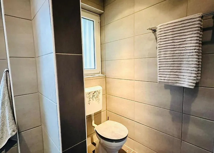 Moderne Im Zentrum Mit Balkon Und Netflix - 90 Qm